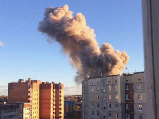 После взрыва на гатчинском заводе пиротехники пять человек под завалами