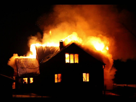 Ночью в Тверской области сгорел жилой дом