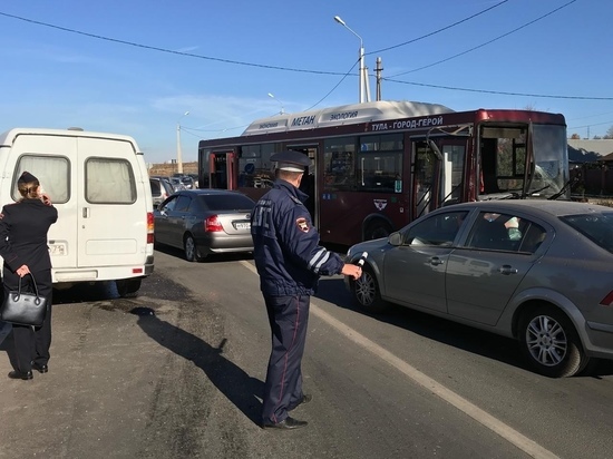 Авария на Веневском шоссе в Туле образовала внушительную пробку