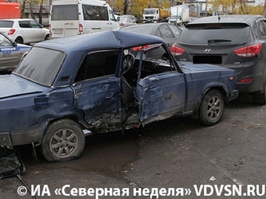 Дорожно-транспортное происшествие случилось 19 октября на пересечении Архангельского шоссе и Тепличного проезда