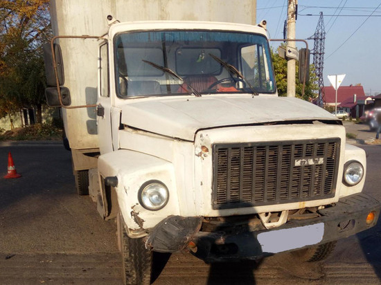 В Тамбове грузовик влетел в иномарки: пострадал один человек