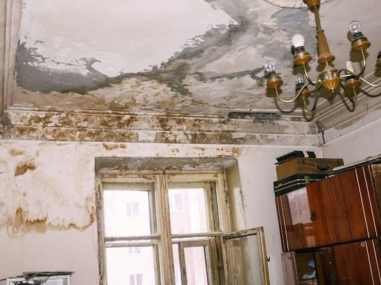 Пока гром не грянет: в Барнауле жителям двухэтажки страшно жить в аварийном доме