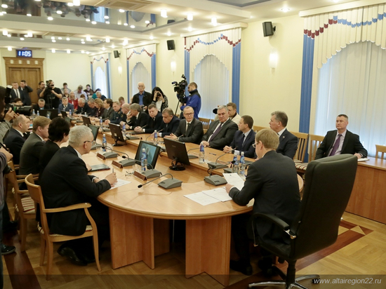 Новое правительство Алтайского края обживают 14 чиновников