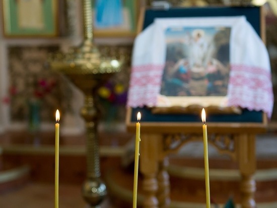 Оренбурженка стащила кошелек у жительницы Ставрополья во время церковной службы