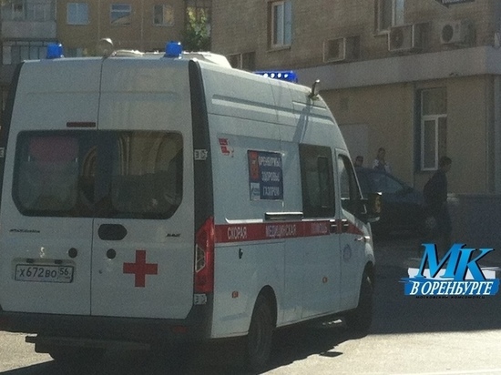 В Курманаевском районе школьник попал в больницу после падения с дерева
