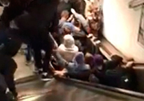 На эскалаторе в метро Рима случилось ЧП