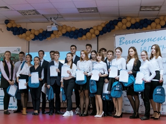 Лучшие школьники Выксы получили стипендии имени братьев Баташевых
