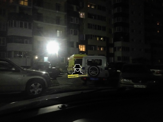 Мужчина выпал с балкона новостройки в Барнауле