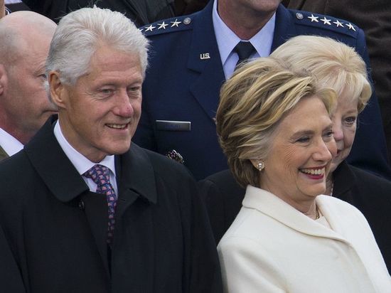 AP: в доме Билла и Хиллари Клинтон найдена бомба