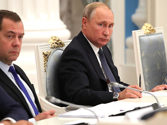 Путин поддержал критику правительства Медведева