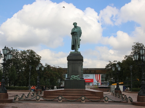 В день инсульта памятник Пушкину в Москве сделают красным