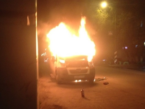 Эпидемия огня: в Волгограде продолжают гореть машины