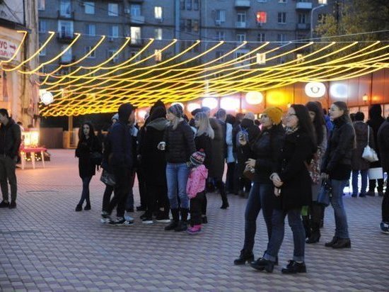 Светящиеся тыквы собрали сотни зрителей в Волгограде