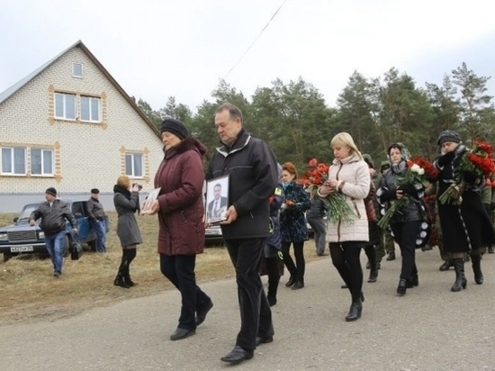 Память погибших в теракте волгоградцев почтили в Санкт-Петербурге