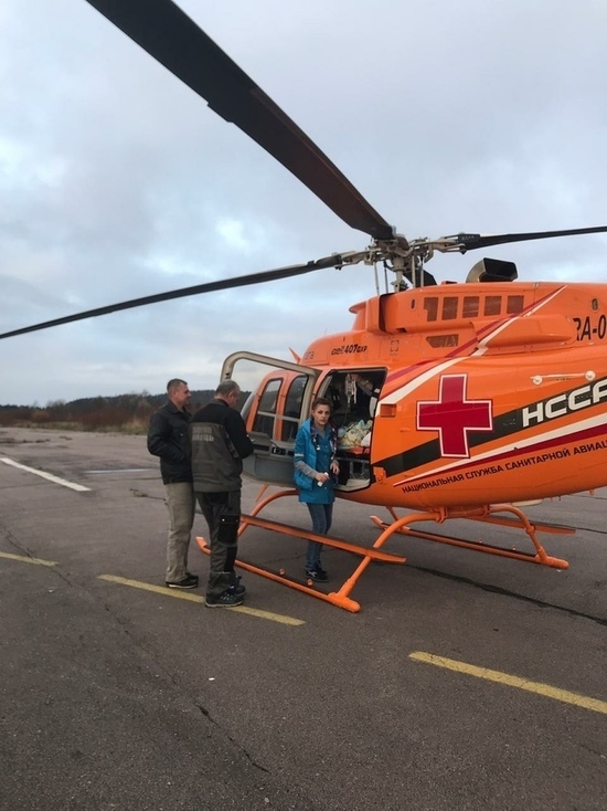 Двух жителей Карелии с опасными заболеваниями вертолетом доставили в Петрозаводск
