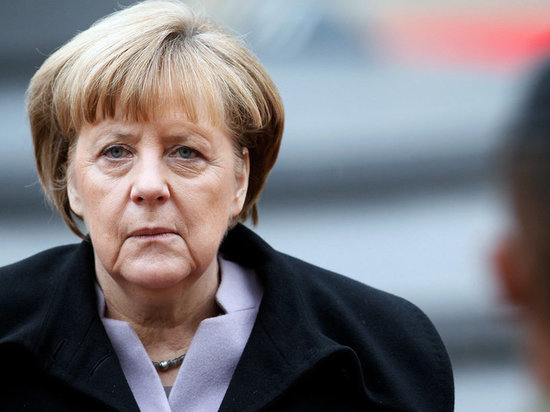 Меркель покидает пост главы партии ХДС, сообщил источник