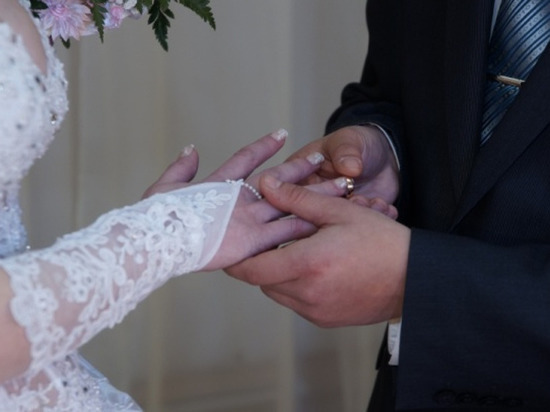 Свадьба строгого режима: в чувашской колонии поженились 9 пар