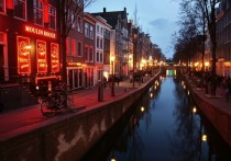 Квартал красных фонарей в Амстердаме могут перенести в другое место