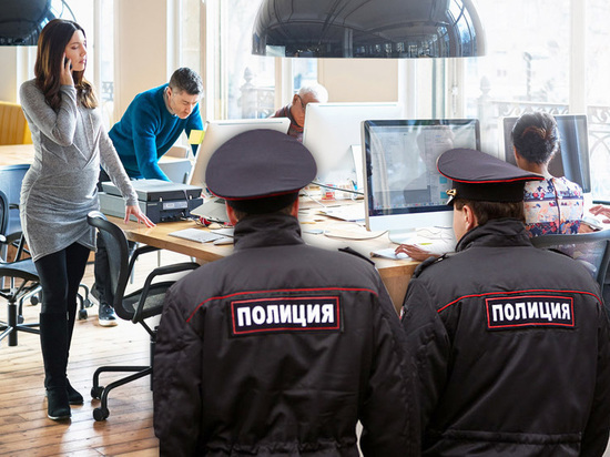 В Петербурге двое полицейских и стажер «кошмарили» бизнес, постоянно проводя проверки