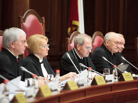 Путин оставил судей Конституционного суда без представительских расходов