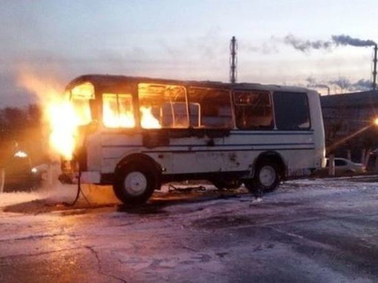Пассажирский «пазик» сгорел в Братске