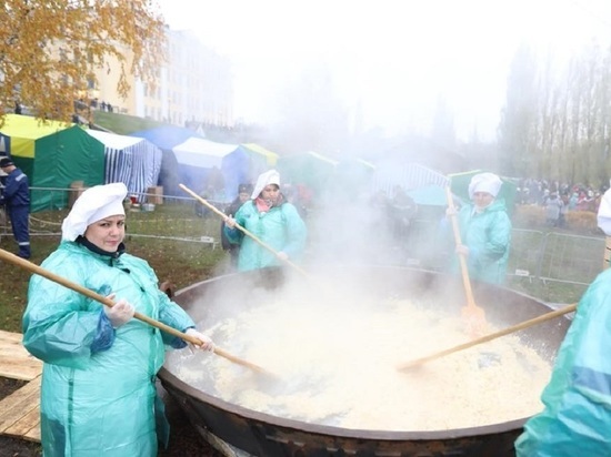 В День народного единства в Тамбове испекли гигантский омлет