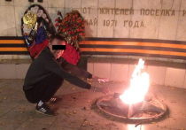 На жителя подмосковного Чехова и его семью обрушился шквал угроз и гневных писем после публикации фотографии у «Вечного огня»
