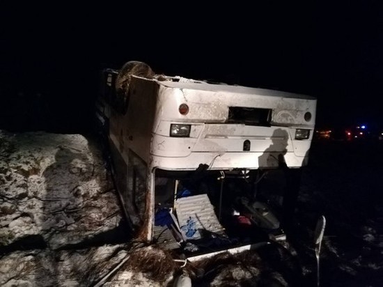 Автобус в Омской области опрокинулся из-за фуры – Следком