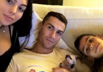 Криштиану Роналду принял решение завести кота и даже успел уже купить себе питомца, который обошелся ему в три тысячи евро. Правда, фотографии животного, которые выложила девушка футболиста - Джорджина Родригес, заставили социальные сети окрестить кошку "самой страшной". 