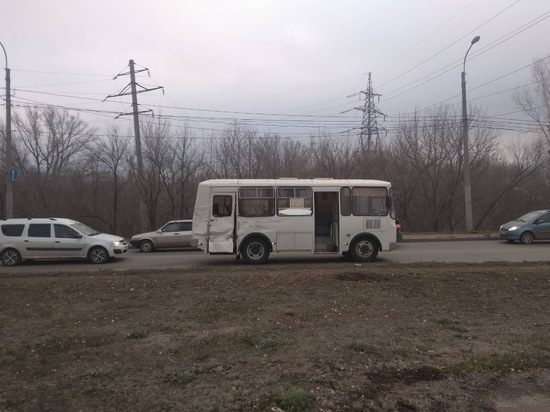 В ДТП КамАЗа с пассажирским автобусом пострадало два оренбуржца