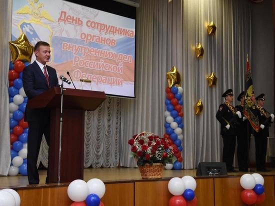 Роман Старовойт поздравил полицейских Курска с праздником