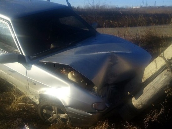 В Краснотурьинске девушка-водитель ВАЗ снесла столб
