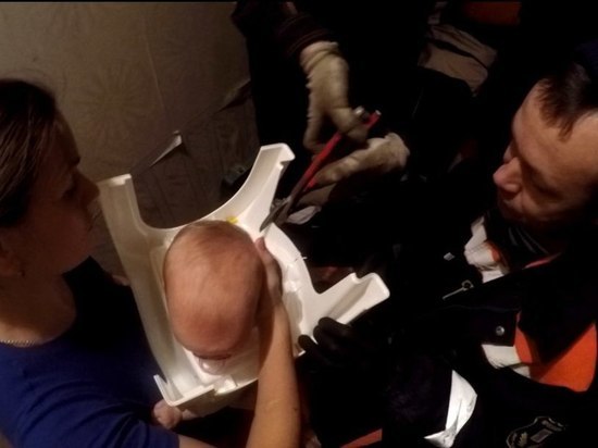 Ульяновские спасатели помогли снять застрявший на голове ребенка ночной горшок