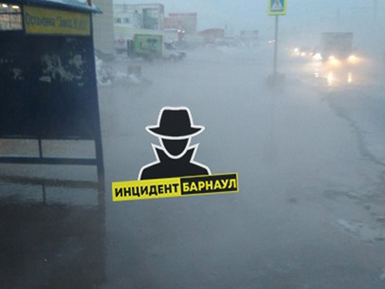 Кипяток затопил улицу Барнаула в районе ЗСВ