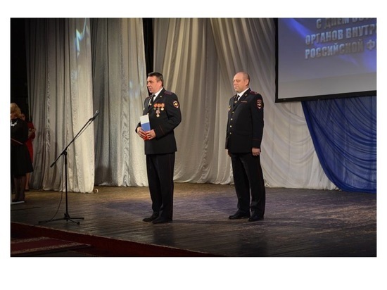 В Серпухове полицейских поздравили с профессиональным праздником