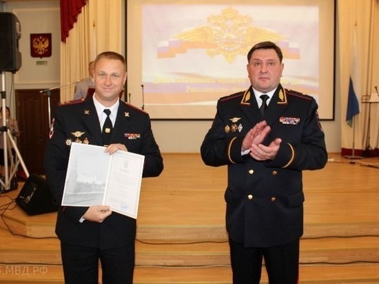 Кривегин и Бородин поздравили свердловских полицейских с профессиональным праздником