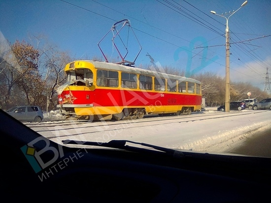 Трамвай и грузовик столкнулись в Барнауле
