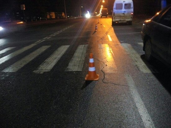 14-летняя девочка , переходя дорогу в Твери, попала под машину