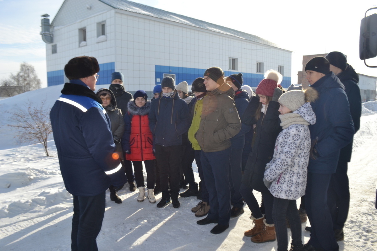 Шефство над школой. Шефство рабочих над учреждениями. Сад школьного общества Барнаул. Шефство.