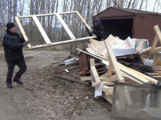 В Кирове снесли незаконный киоск и два гаража