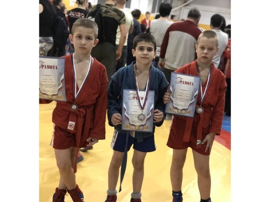 Юные самбисты из Серпухова завоевали четыре медали в Можайске