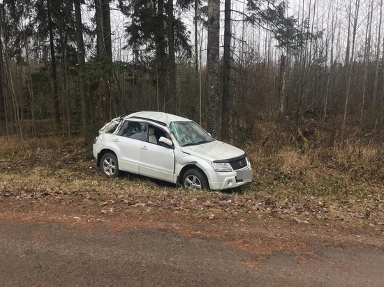 На трассе в Тверской области автомобиль потерял управление