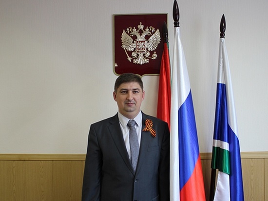 Свердловские депутаты поздравляют коллегу из Тавды