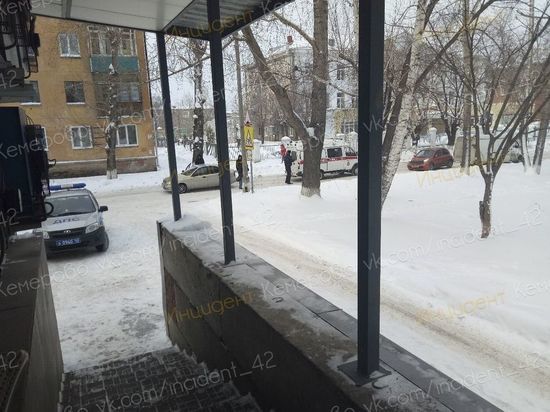 Кемеровчанку сбили на дороге возле школы