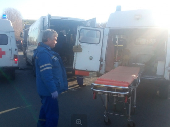 Ульяновские врачи оказывают  помощь пострадавшим в сегодняшнем ДТП с маршруткой людям