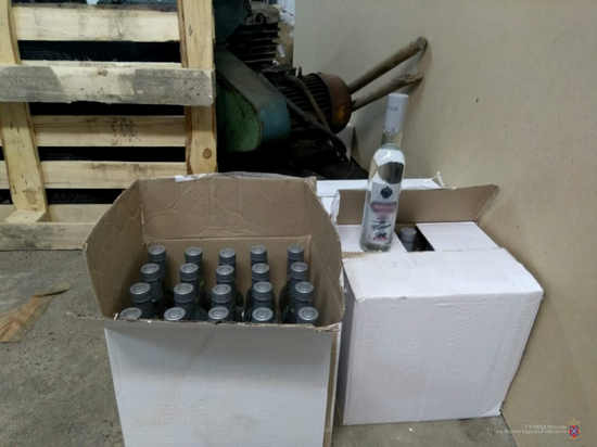 Камышинский бутлегер не смог продать 6 тысяч бутылок паленого алкоголя