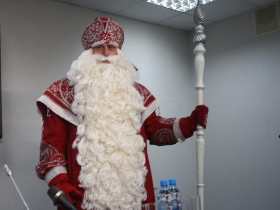 Россияне жалуются вологодскому Деду Морозу на ипотеку и отсутствие любви