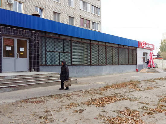 Алкогольный магазин открыли рядом с библиотекой в Волгограде