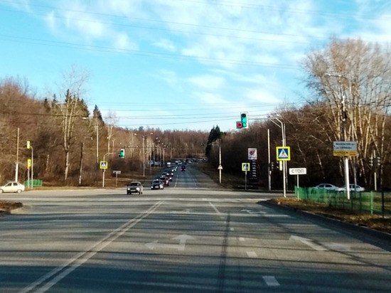 В Чебоксарах начал работать первый светофор с «красным» поворотом