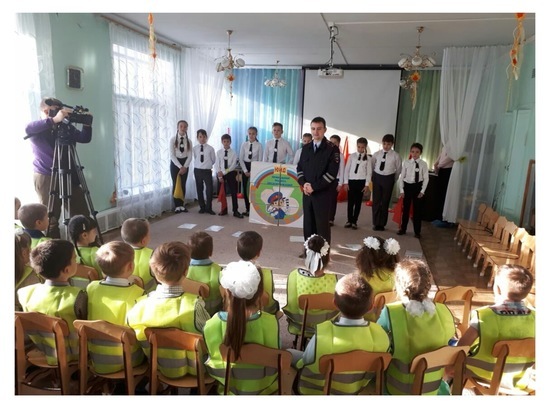 В Серпухове агитбригада «Мобильные ребята» выступила для дошкольников